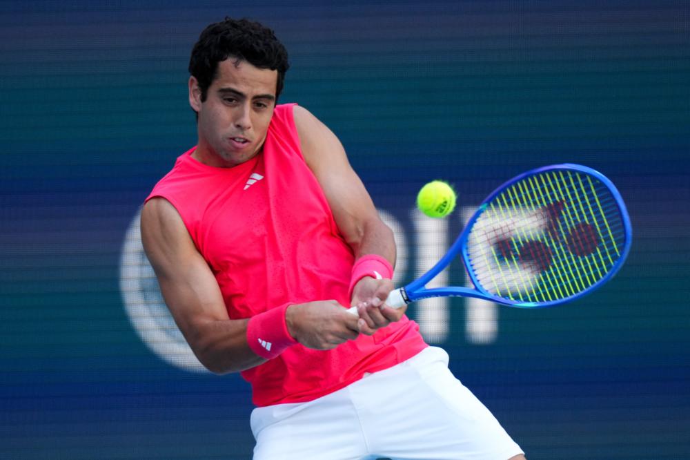 维拉客场4-3逆转布莱顿，终结其英超主场不败纪录，升至第三名。